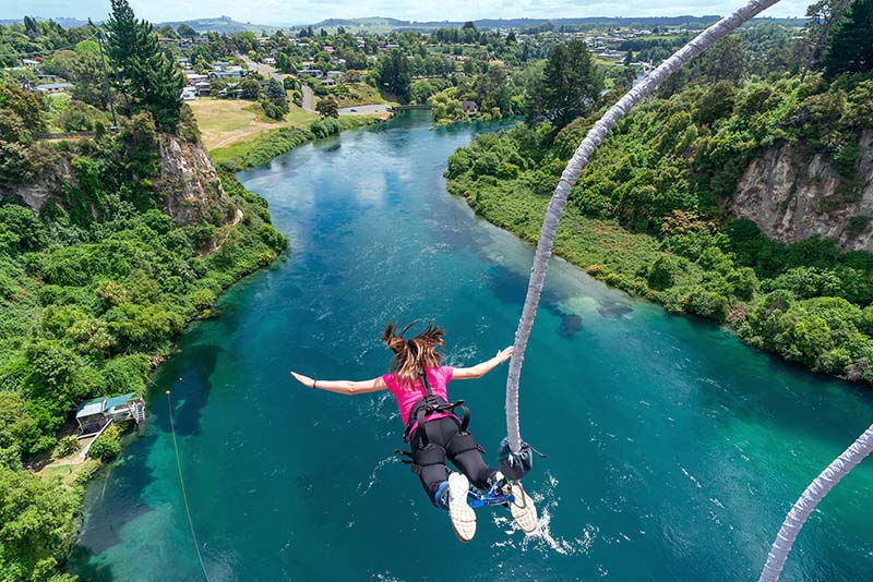 Bungy Jumping-Right